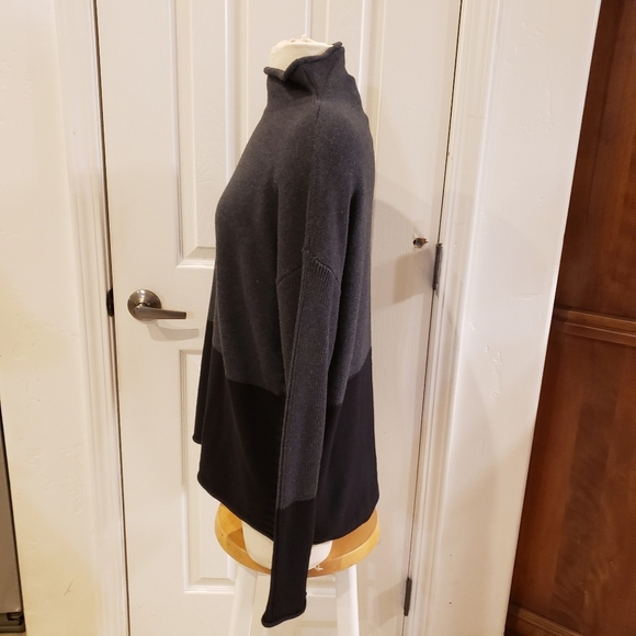 Tahari sweater size Medium - Picture 3 of 8